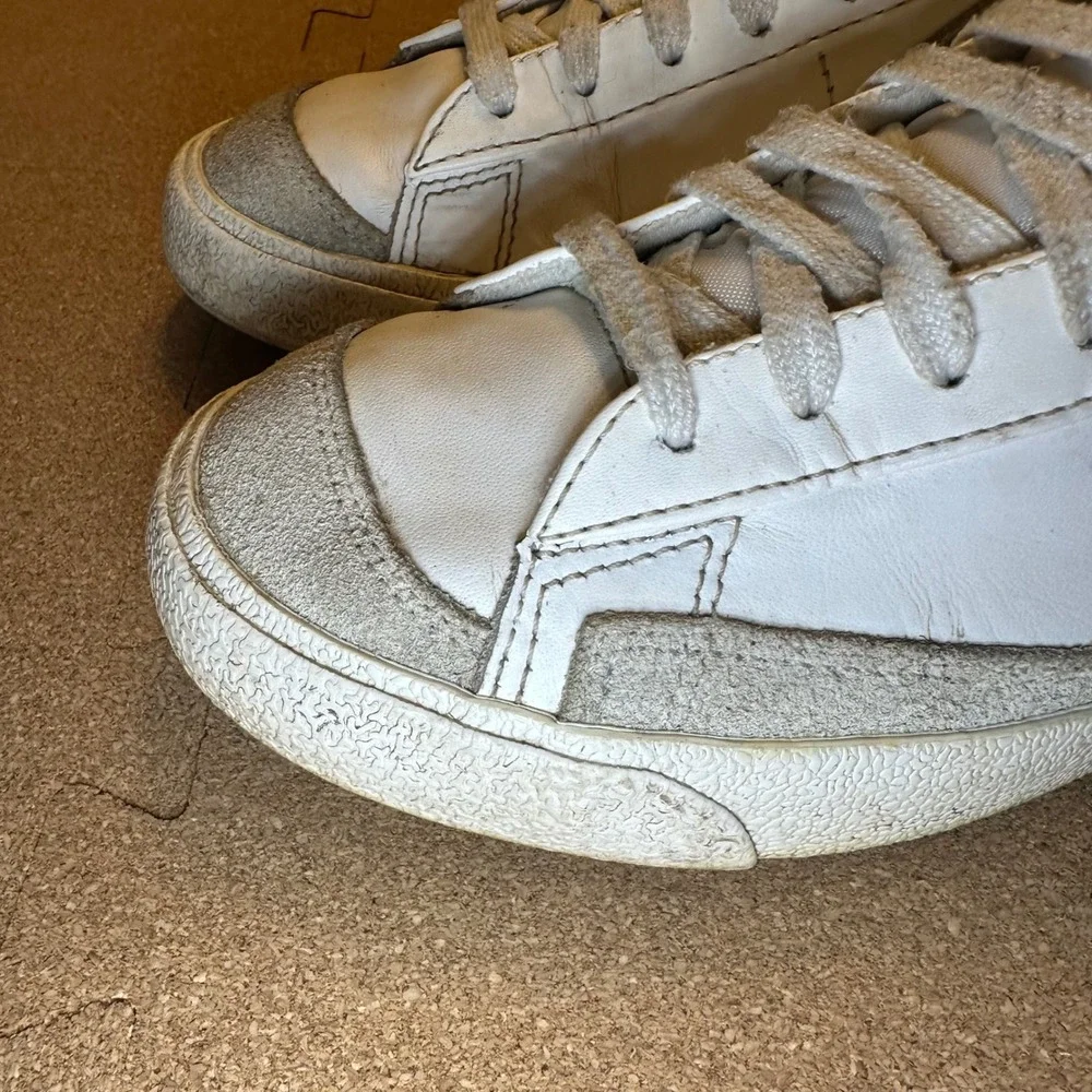 Nike Blazer Mid 77 Vintage White Metallic Silver Sneakers CZ1055-112 Womens 9